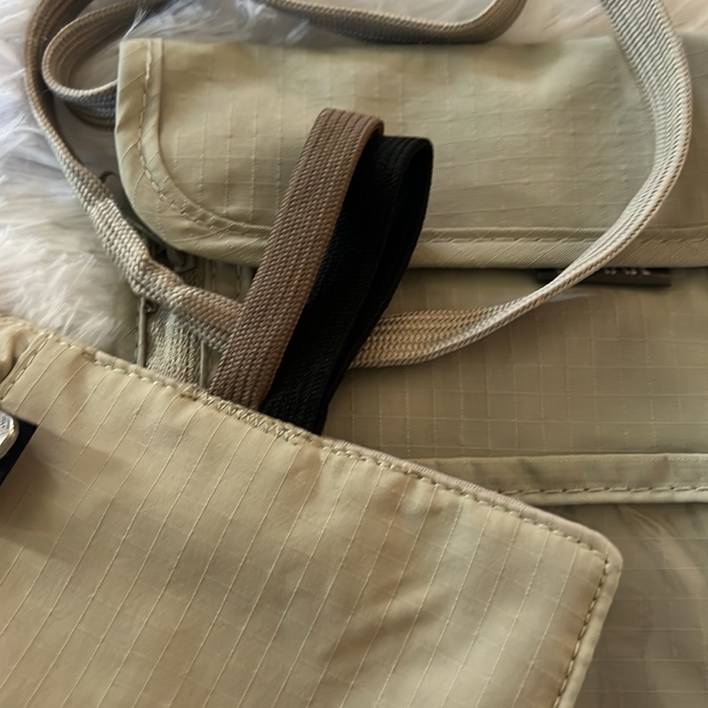 Lewis N Clark RFID blocking travel pouch and adjustable neck wallet - Picture 11 of 13